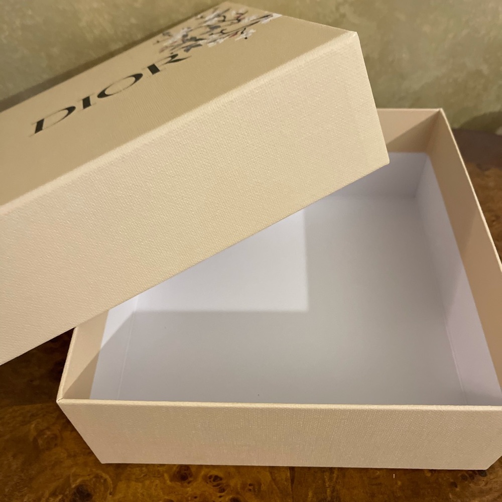 Authentic DIOR Paper Gift Box - Picture 3 of 7